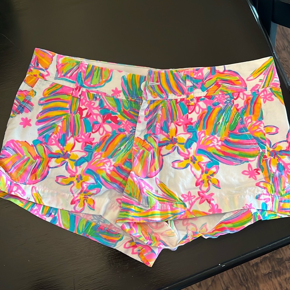 Beautiful vivid Lilly Pulitzer Walsh shorts in size 8. Excellent condition